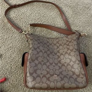 Coach Pennie Shoulder Bag In Signature
Canvas be